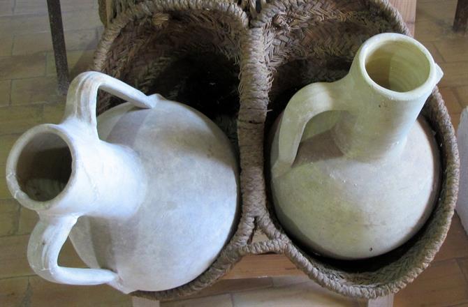 Traditional white jugs from Agost, Alicante