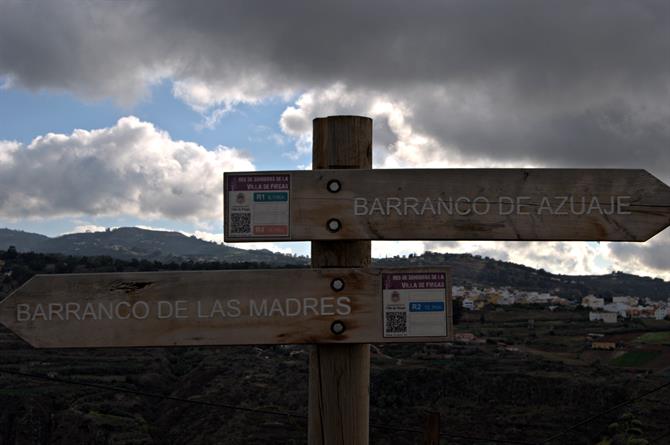 Barranco de Azuaje signpost 