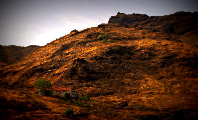 Veneguera valley