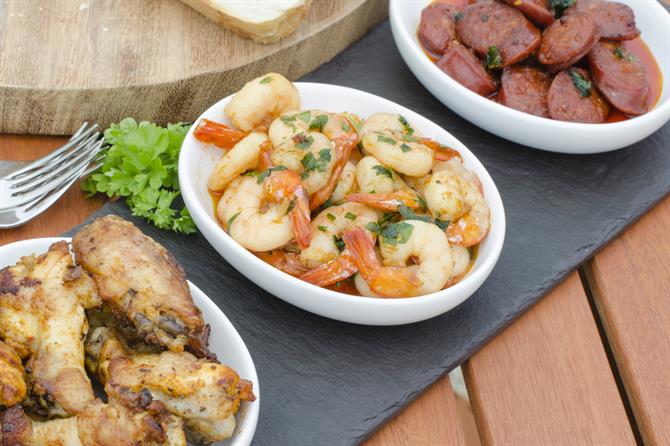 Gambas al Pil-Pil, garlic prawns