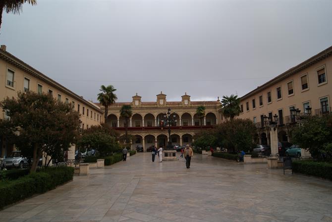 Plaza de Guadix, Sierra Nevada - Andalousie (Espagne)