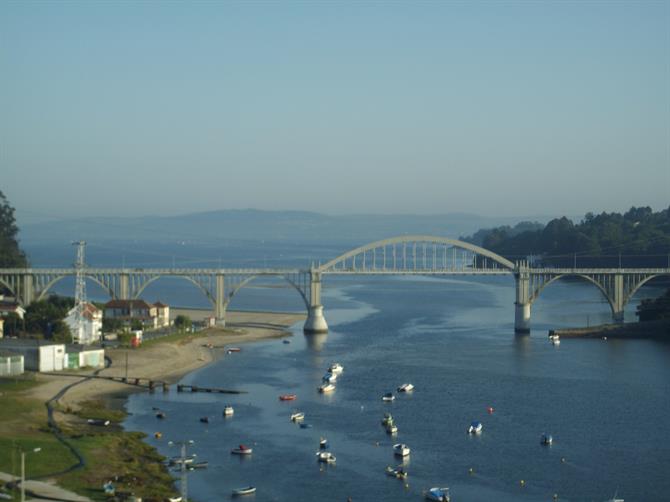 Pont pour traverser la Ria de Vigo, Galice (Espagne)