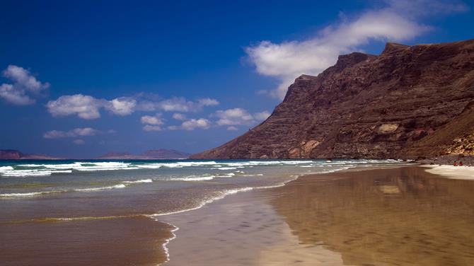 Playa de Famara, one of the best beaches for surfing in Lanzarote