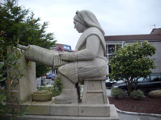 Statue of a lacemaker in Camarinas