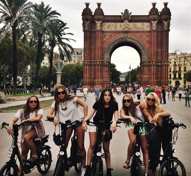 Touristengaudi: Mit dem E-Bike durch Barcelona radeln