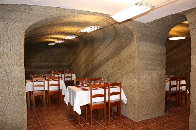Restaurante Grill Mirador Cuevas Bascamao