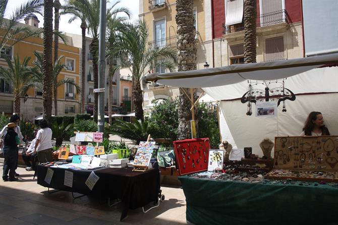 Alicante centrum, artisanale markt, plein, plaza de la Santísima Faz in Alicante