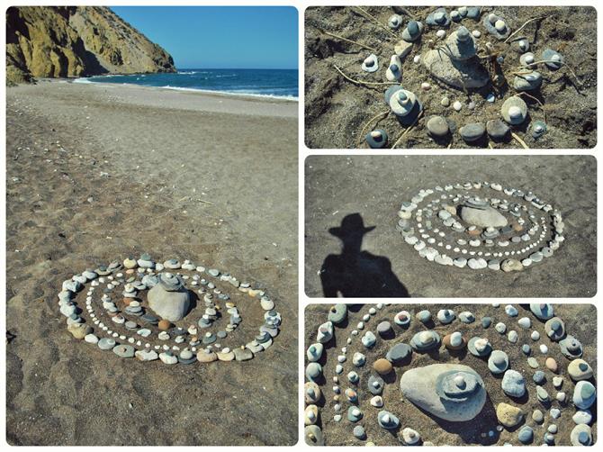 Steinkreise an der Playa Sombrerico