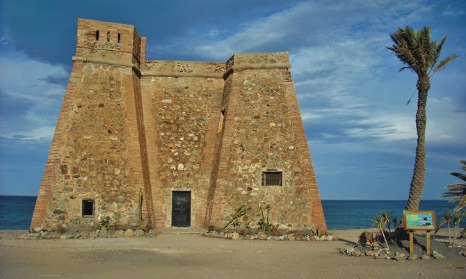 Castillo Macenas vid Mojacar-stranden, Almeria, Andalusien
