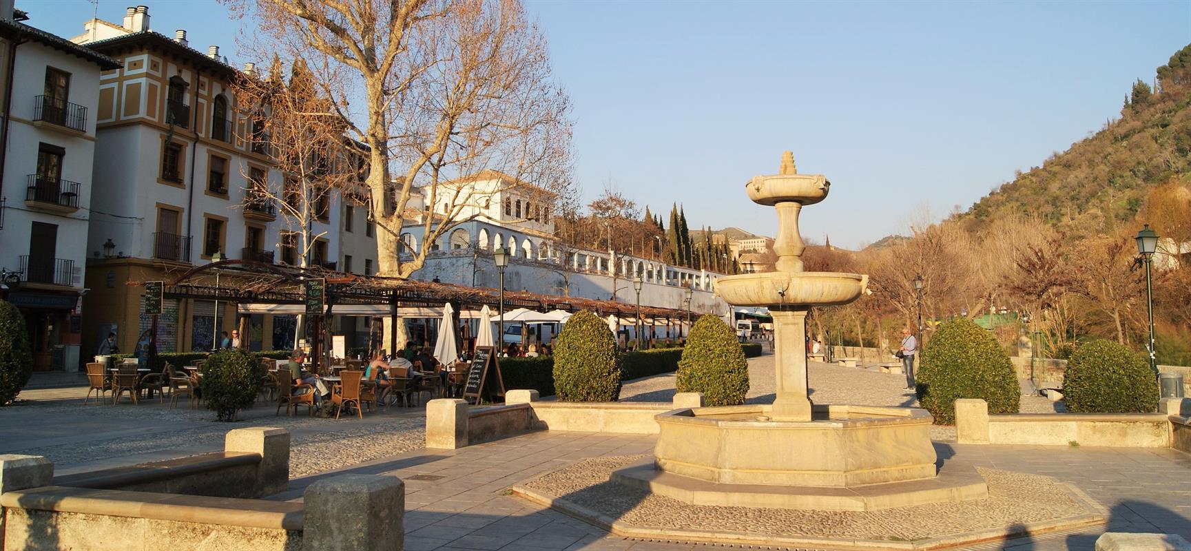 A city walk along the river Darro in Granada