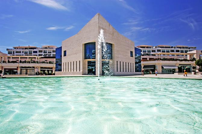 Plaza Antonio Banderas à Puerto Banus, Marbella - Costa del Sol (Espagne)