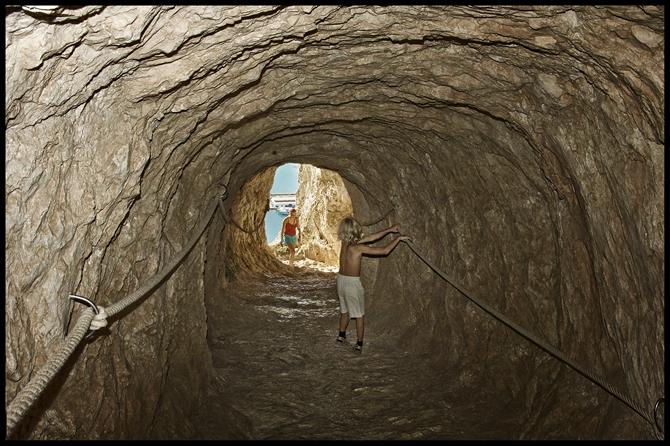 Tunnelgang durch den Ifach (Calpe), Costa Blanca