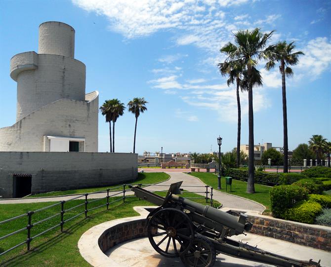 Torremolinos, Parque la Bateria - Cannoni e torre panoramica