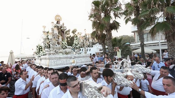 Här bärs Virgen del Carmen i Malaga